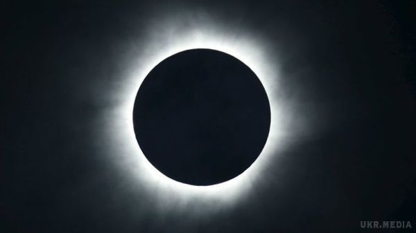 Українці зможуть спостерігати за місячним затемненням. У ніч на вівторок, 8 серпня, можна буде спостерігати часткове тіньове місячне затемнення.