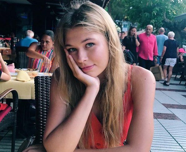 16-річна дочка Віри Брежнєвої показала фігуру в бікіні. Дивлячись на 16-річну дочку Віри Брежнєвої Соню Кіперман, стає очевидно, що гени роблять свою справу.