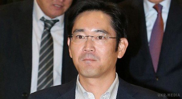 Главі Samsung світить 12 років за зв'язки з подругою екс-президента. Прокуратура Південної Кореї вимагає 12 років позбавлення волі для віце-президента і фактичного керівника Samsung Лі Чже Єна.