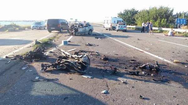 Страшне ДТП сталося на трасі "Одеса-Київ" (фото). Через аварію утворилася пробка в кілька кілометрів.