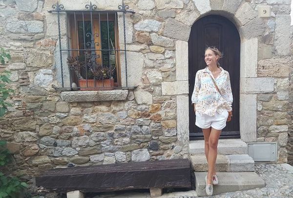 Телеведучі Катерина Осадча та Юрій Горбунов поділилися фото відпочинку в Іспанії. Осадча показала, як проводить літню відпустку.
