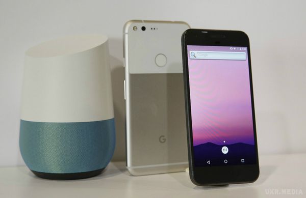 Прототип смартфона Google Pixel 2 потрапив в об'єктив інсайдерів. Ці знімки гаджетів є першими "живими".