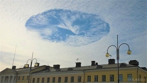 У хмарах над Гельсінкі спостерігали величезну воронку. Вранці 9 серпня жителі Гельсінкі спостерігали в небі над містом дуже дивну, але красиву воронку.