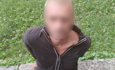 В Київській області поліція затримала серійного ґвалтівника. Зловмисника затримали після того, як в поліцію із заявою про зґвалтування звернулися дві дівчині, 18 і 22 років