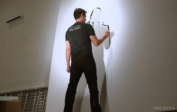 Одержимий малюванням Джим Керрі вразив Мережу. Фільм з його участю набрав 2,4 мільйона переглядів.