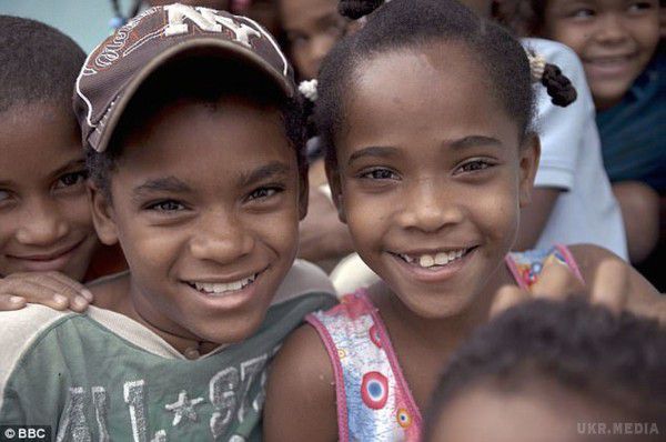 У карибській оселі 12-річні дівчатка перетворюються на хлопчиків. Вчені вже не перший рік вивчають незвичайний феномен села Салінас в Домініканській Республіці, де у дівчаток відбувається генетичний збій.