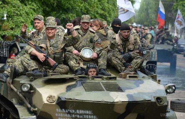  На окупованому Донбасі російським військовим платять у рази більше, ніж бойовикам. Бойовики  обурюються ставленням до них російського командування.