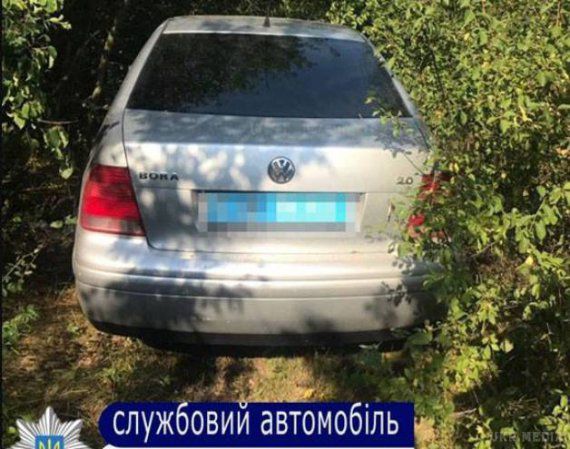 В Одесі четверо невідомих напали на поліцейських та викрали їхнє авто. Поліцейське авто викрали на очах у копів
