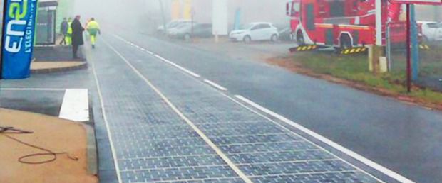У Франції побудували дорогу майбутнього. Французька компанія представила дорогу майбутнього: замість асфальту розробники пропонують використовувати сонячні батареї.