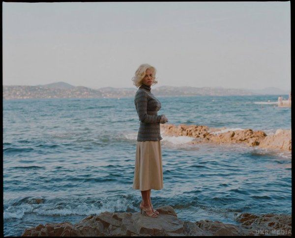 Памела Андерсон знялася в розкішній фотосесії. У свої 50 голлівудська актриса та модель Памелу Андерсон кардинально змінила своє життя. Вона давно мріяла переїхати на Лазуровий берег Франції – і зараз вона там.