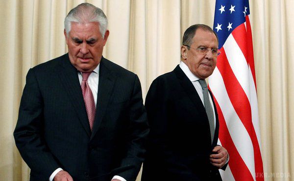 У США вже придумали, як покарати Росію за висилку американських дипломатів – ЗМІ. Питання про умови роботи дипломатичних представництв Росії і США обговорювалося на зустрічі Лаврова і Тіллерсона.