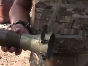Силовики показали пекельну російську зброю бойовиків, опубліковано відео. Українські військові таких гранатометів ніколи не мали.