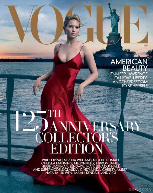 Зірка 'Голодних ігор' роздягнулася для Vogue. 26-річна красуня Дженніфер Лоуренс прикрасила аж чотири обкладинки нового номера Vogue, а також знялася у дуже відвертому образі без одягу.