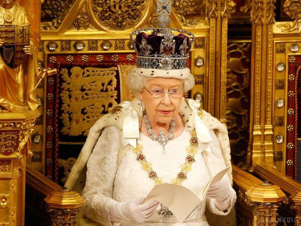 Стало відомо коли Єлизавета II покине престол. 91-річна королева Великобританії Єлизавета II розповіла про плани на майбутнє. Вона має намір піти на пенсію в 95 років.