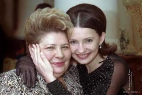 Мати Юлії Тимошенко відсвяткувала своє 80-річчя. Людмила Миколаївна, в дівоцтві Нєлєпова, народилася 11 серпня 1937 року в Дніпропетровську.