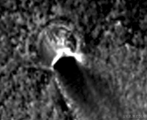 На Марсі виявлений незвичний об'єкт: розбився корабель інопланетян або вхід в марсіанську базу. Об'єкт має форму диска з кількома виступами.