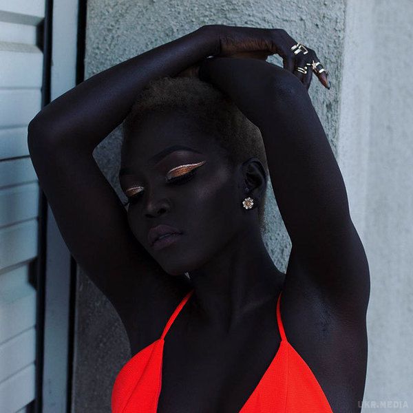 У цієї дівчини майже чорна шкіра. І це неймовірно красиво (фото). 24-річна Няким Гэтвеч народилася в Південному Судані. 