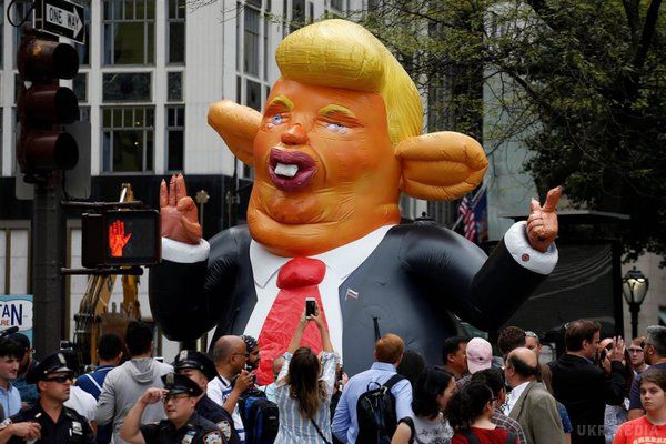 Страйк проти Трампа у Нью-Йорку. Є затримані. У Нью-Йорку активісти виступають проти президента США Дональда Трампа біля Trump Tower.