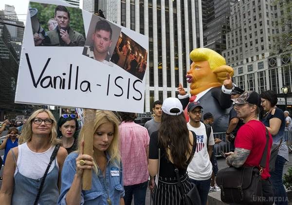 Страйк проти Трампа у Нью-Йорку. Є затримані. У Нью-Йорку активісти виступають проти президента США Дональда Трампа біля Trump Tower.