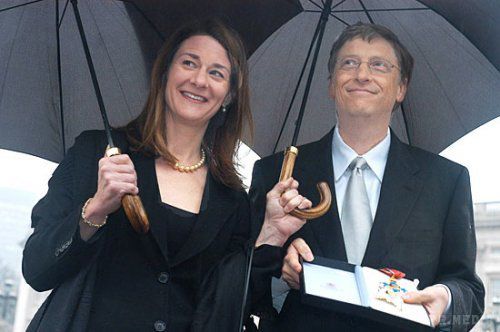 Дружина Білла Гейтса показала раритетне фото у молодості. У мережі з'явилася світлина Білла Гейтса з дружиною ще до того, як він став найбагатшим чоловіком планети.