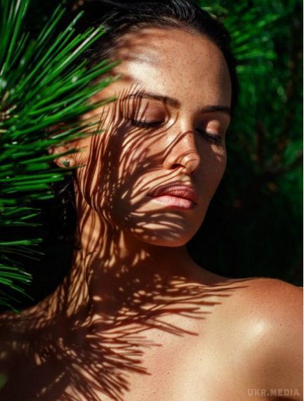 Красуня Даша Астаф'єва захопила новим дивним проектом. Популярна українська співачка Даша Астаф'єва показала світло жіночої природи.