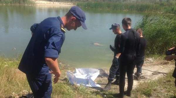 Жахлива трагедія на Київщині: двоє загиблих. В озері потопились молоді закохані.