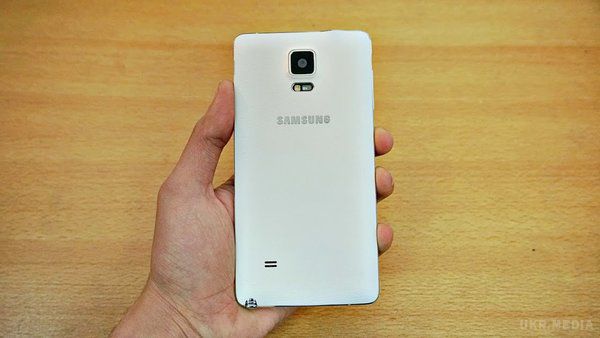 На ті ж граблі: Samsung відкликала "гарячий" телефон. Порівняно старий телефон був помічений в сильному нагріванні.
