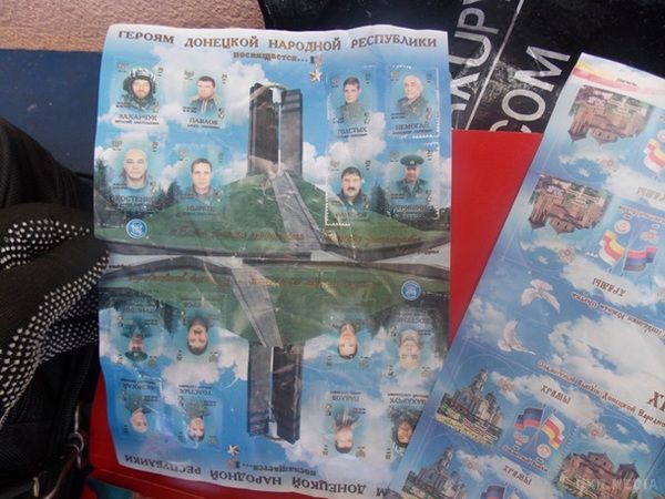 Прикордонники виявили поштові марки із зображенням символіки "ДНР". На міжнародному автомобільному пункті "Нові Яриловичі" прикордонники в ході проведення огляду речей 57-річного громадянина України виявили марки із зображенням символіки та бойовиків так званої "ДНР".