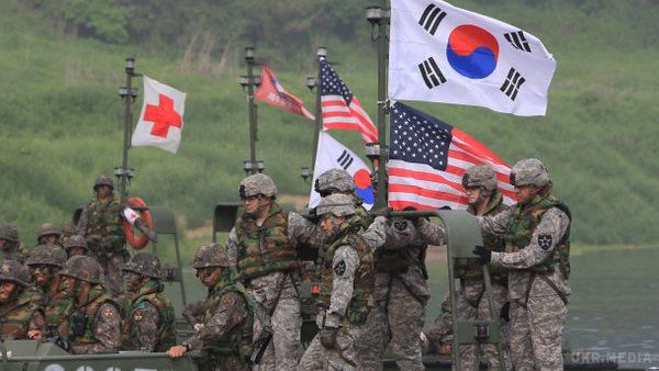 З понеділка заплановані  військові навчання Південної Кореї і США лише "піділлють масла у вогонь". Військові навчання США і Південної Кореї будуть лише сприяти погіршенню ситуації в регіоні.