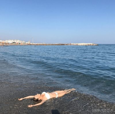 Екс-солістка "Віа Гри" похвалилася фігурою в купальнику. Дружина Валерія Меладзе позувала на пляжі.