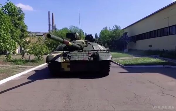 Порошенко показав модернізований танк Оплот (відео). Відео з танком з'явилося на сторінці президента у Facebook.