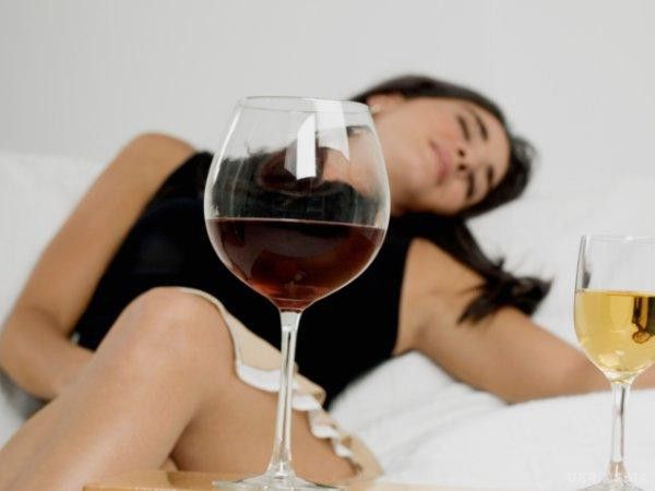 Медики розповіли, що буде, якщо перестати пити алкоголь. Невелика кількість алкоголю особливо не вплине на організм, в той час як надто багато алкоголю може викликати серйозні проблеми.