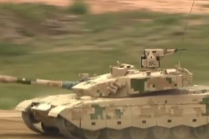 Китайські військові розсекретили новий бойовий танк (відео). На танку встановлена сучасна система управління вогнем.