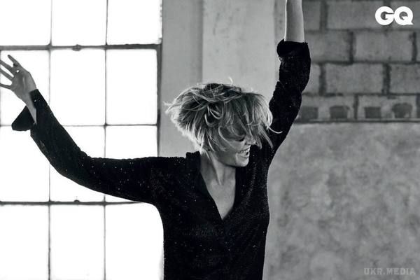 Чарівна Шерон Стоун знялася у фотосесії для GQ. 59-річна американська акторка Шерон Стоун прикрасила обкладинку відомого глянцю GQ Італія.