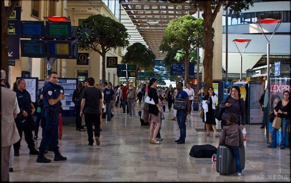 У вокзалі Марселя провели евакуацію із-за підозрілої сумки. Робота вокзалу і поїздів зупинилася менш ніж на годину.