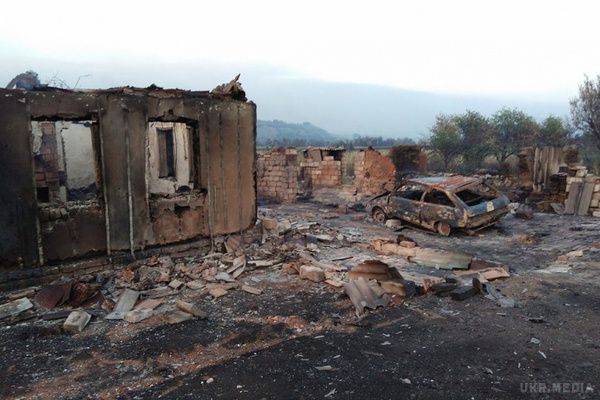 На Донбасі згоріло майже все село. Пожежа пошкодувала лише один будинок. Інші будівлі села згоріли повністю.