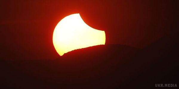 Опубліковано відео МКС на тлі Сонця під час затемнення. Повне сонячне затемнення можна було спостерігати 21 серпня на всій території США.