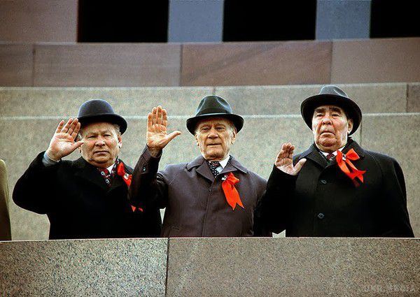 Кому в СРСР жилося добре?. При наявності безлічі популістських гасел на кшталт "всі люди — брати", "від кожного по можливостям — кожному по праці"..