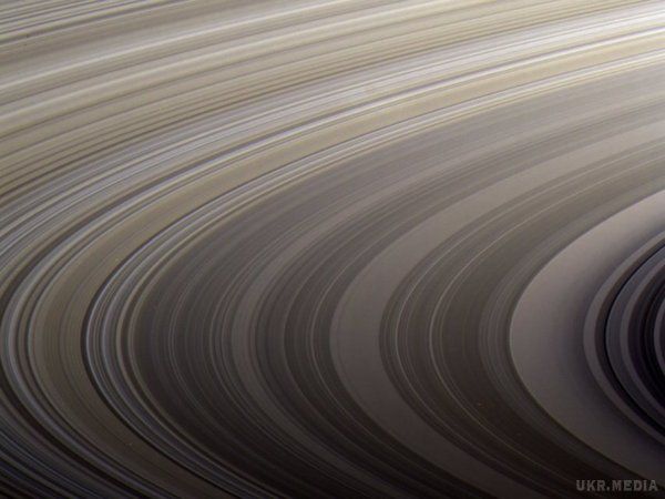 У NASA показали вражаючі фото Сатурна. Зонд Cassini передав на Землю "свіжі" знімки з останньої місія поблизу Сатурна.