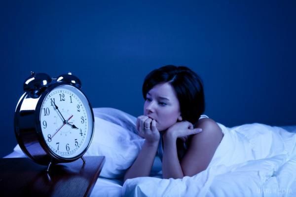 Фактори ризику, які здатні позбавити людину сну. Вік, стать і деякі проблеми зі здоров'ям людини можуть збільшити ризик безсоння.