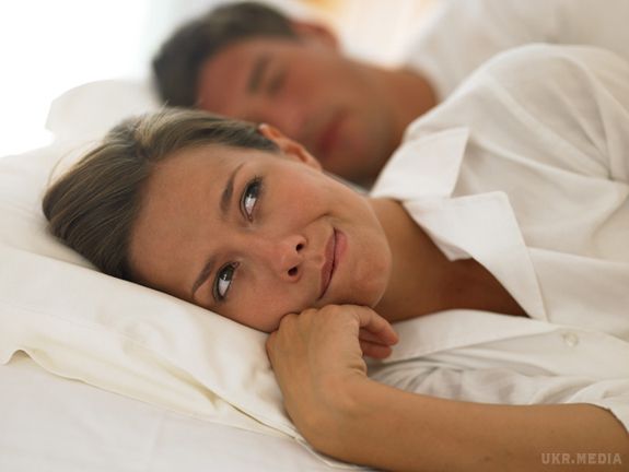 Фактори ризику, які здатні позбавити людину сну. Вік, стать і деякі проблеми зі здоров'ям людини можуть збільшити ризик безсоння.