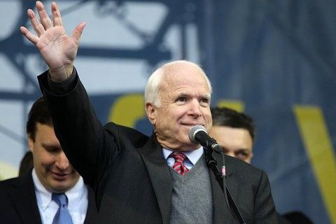 Маккейн закликав Трампа надати Україні зброю для стримування агресії РФ. На думку сенатора США зброя буде сприяти миру в регіоні.