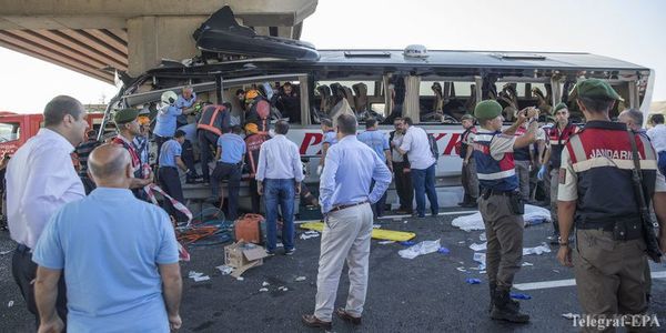 ДТП з автобусом у Туреччині: є жертви. Пасажирський автобус потрапив у ДТП, в результаті чого загинуло 5 осіб.