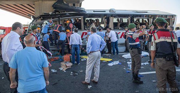 ДТП з автобусом у Туреччині: є жертви. Пасажирський автобус потрапив у ДТП, в результаті чого загинуло 5 осіб.