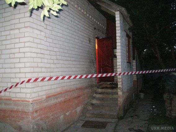 У Чернігівській області стався вибух, є загиблий і постраждала. Поліція відкрила кримінальне провадження за фактом вибуху в Чернігівській області.