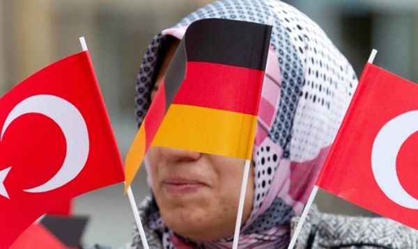 Німеччина закликала німців утриматися від поїздок до Туреччини. На думку глава Міністерства закордонних справ Німеччини, «зараз» не можна з «чистою совістю» вирушати в Туреччину на відпочинок.