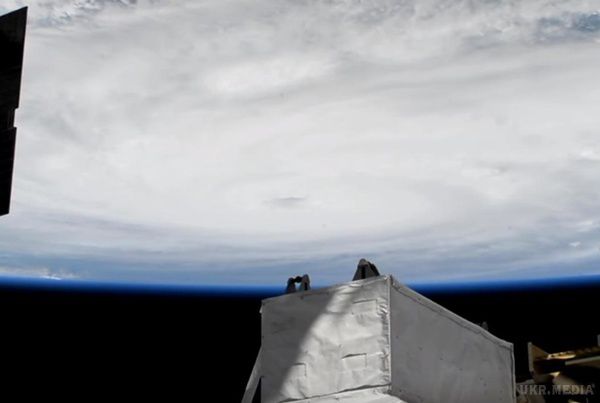 Страшний ураган Харві показали з космосу. У НАСА опублікували відео урагану Харві , зроблене з орбіти Землі. Ролик був зняв з борту Міжнародної космічної станції.