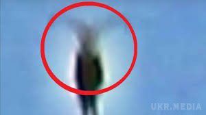 Житель Нешвілл зробив знімок інопланетянина з рогами (фото). У світі щодня надходять десятки повідомлень про те, що хтось бачив літаючу тарілку або інопланетянина. 