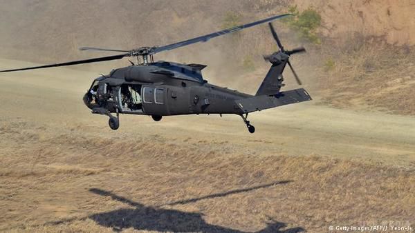 Американський гелікоптер розбився поблизу Ємену. Вертоліт збройних сил США Black Hawk впав поблизу берегів Ємену під час проведення навчальної операції. Тривають пошуки одного члена екіпажу.