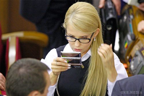 Юлія Тимошенко знову кардинально змінила свій імідж (фото). Нова зачіска і незвичне вбрання.